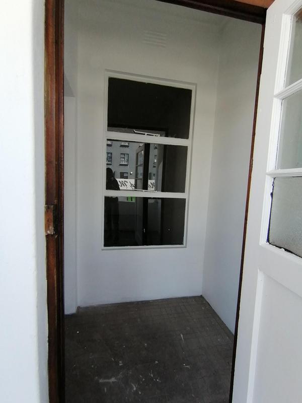 To Let 1 Bedroom Property for Rent in Maitland Western Cape
